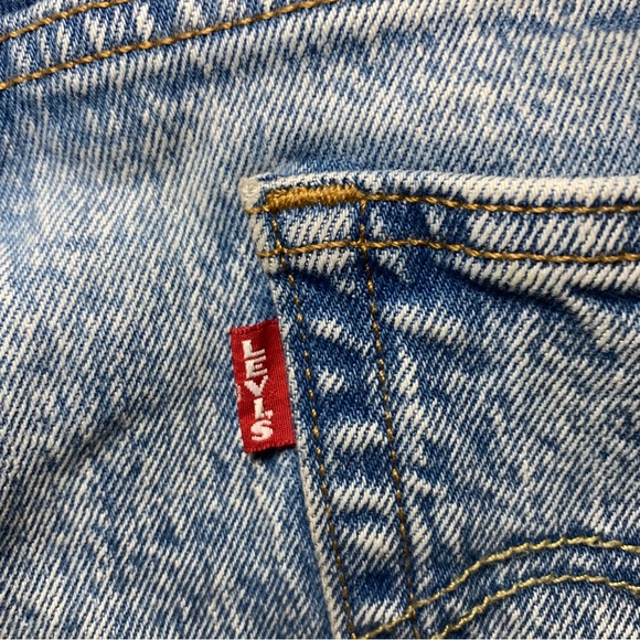 LEVI’S Premium 501 Original Cropped Light Wash Jeans in Stone Throw (Size 27) - Picture 12 of 16